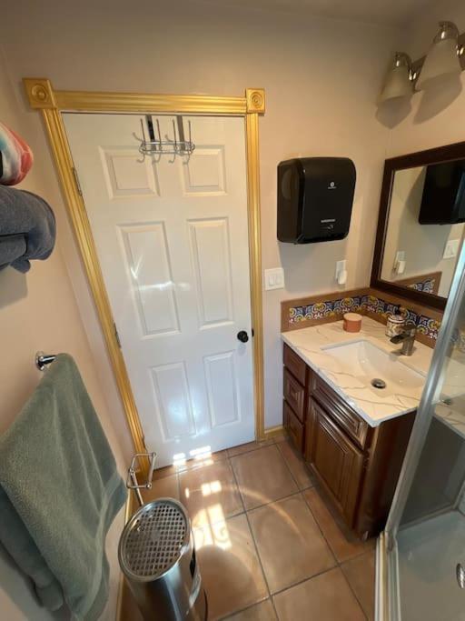 Charming Casita All Too Yourself Near Midtown Appartement Sacramento Buitenkant foto